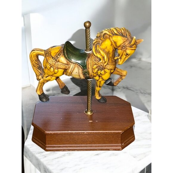 Vintage Musical Carousel Horse Figurine On Wooden Base - Picture 3 of 7